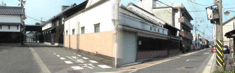 御代桜酒造と街道。