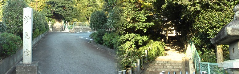 摂津国,妙見山の御神体が祀られ天保年間(1830から44年)に創建された。「川名の妙見さん」と いわれ大正の頃まで多くの参詣者でにぎわったと言う。現在、寺の前にある燈籠(とうろう)は 以前「妙見口」といわれた「山中」の交差点にあり、そこから