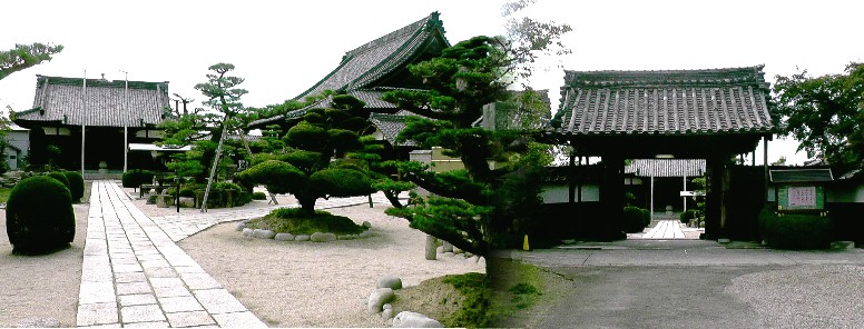 妙勝寺。日蓮宗の寺院として鎌倉時代末期の元応元年（１３１９）に創建されました。 妙勝寺の庫裡は福島正則が寄進したものと伝えられています。