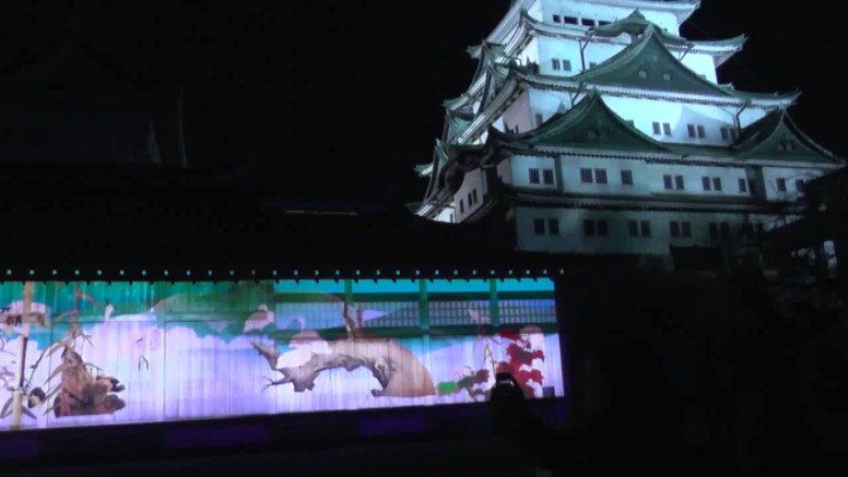 宇宙衛星から見た名古屋市(三地区) 名古屋市(南部) 名古屋市(北部) 名古屋市(東部) 熱田神宮 熱田神宮拝殿。2010年1月12日(成人の日)撮影。 熱田神宮参道の神宮1900年の歴史を説明した案内板(部分カット)を載せました。 下段の