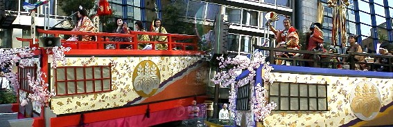 写真は13年名古屋まつり、郷土英傑行列の時のもの 左ねねと大政所、右豊臣秀吉