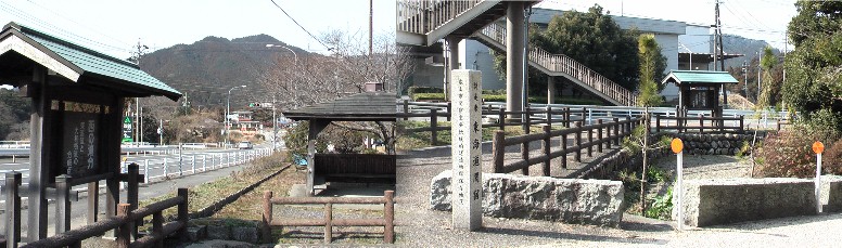 関宿、西追分（関宿京方の入り口に当たる）。東海道と大和・伊賀街道の分かれ道