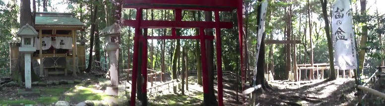 åéå
ć®ē„社ļ¼å·¦ćäøļ¼ćØćē¬ć®ēćć®å¹ļ¼å³ļ¼ć