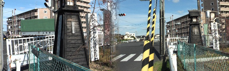 旧東海道の狼川に懸かる橋たもとの道標