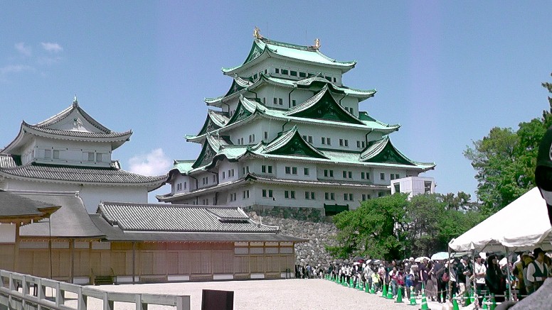 宇宙衛星から見た名古屋市(三地区) 名古屋市(南部) 名古屋市(北部) 名古屋市(東部) ▽▲▽▲▽▲▽奉祝・新元号 令和元年記念号 令和元年5月2日、天守閣は入れず、本丸御殿は2~3時間待ちの行列でした。 熱田神宮。 熱田神宮境内愛知県神