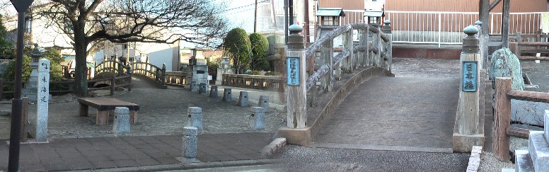 日本橋から三条大橋(左)まで公園として造られています。