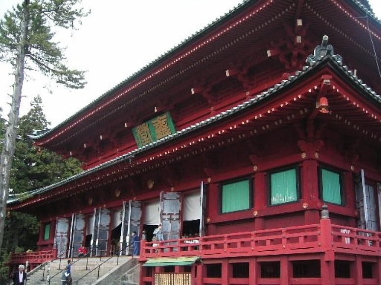 三仏堂(重要文化財)。 クリエイティブ・コモンズ 表示-継承ライセンスの下で利用可能です 三仏堂 日光山輪王寺大猷院 逍遥園 家康公お位牌初公開 三佛堂 日光山輪王寺三仏堂~日光東照宮 日光山輪王寺・三仏堂