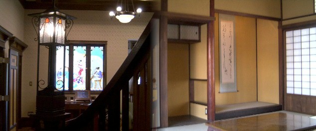 "文化のみち二葉館"の内部 駅から東北へ約1000メートル、東区橦木町３丁目にあります。 「日本の女優第1号」関連の資料を集めた博物館として17年２月公開。貞奴が三留野駅（現 南木曽駅）に降り立つたびに、日本初の女優を一目見ようと、黒山の人