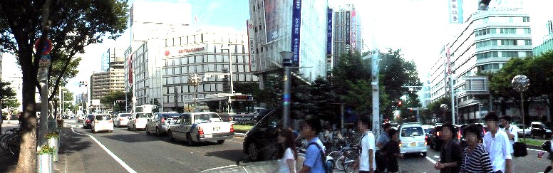 左：東山線栄駅、広小路通り東、千種～今池方面。東山線栄駅、広小路通り西、伏見～名古屋駅方面を写す。