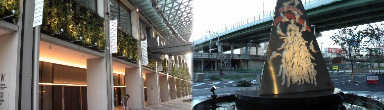 大学とは思えない風景に驚きです。一角にあるモニュメントが目を引き付けます。 クロード・モネゆかりの睡蓮。説明文拡大