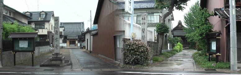 真宗寺（左）。誓賢寺。