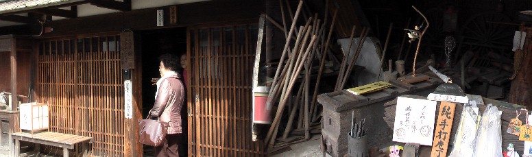 関宿まちかど博物館：第１２代目純手打鍛冶屋さん。築２５０年です。