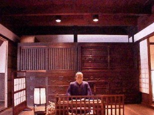 関で泊まるなら鶴屋か玉屋、その玉屋は歴史資料館として修復保存されている。 玉屋の帳場の様子