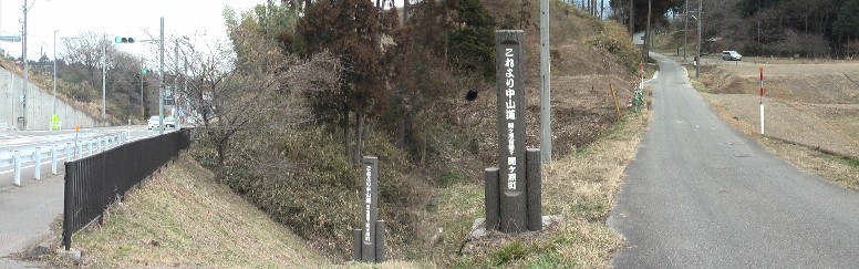 国道２１号線（左）を斜め横切り右方向に入り関が原宿へ向かう。