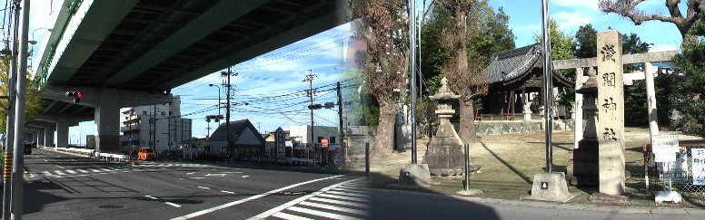 万場交差点とすぐ北にある浅間神社。佐屋街道はここを横切り砂子橋へと向かう。
