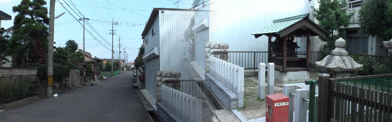 鳥居松地区の街道と祠。