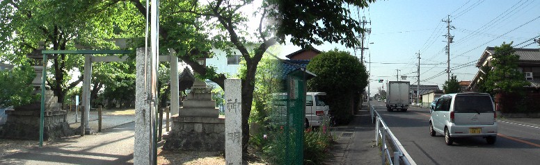 神明社と前の４１号線（旧木曾街道）。県営名古屋空港の東をほぼ一直線に北上、味鋺原新田 という湿地帯のため集落もなく史跡も無い長い街道でしたがいよいよ小牧市中心の宿場へ入り ます。