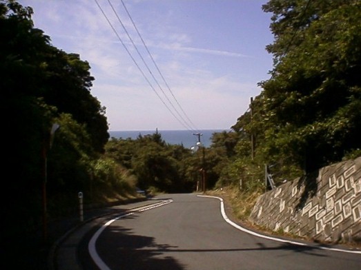 潮見坂から見た太平洋の眺望、広重画にそっくりな場所、 この旅(平成10年5月31日)は京方より順に掲載しています。