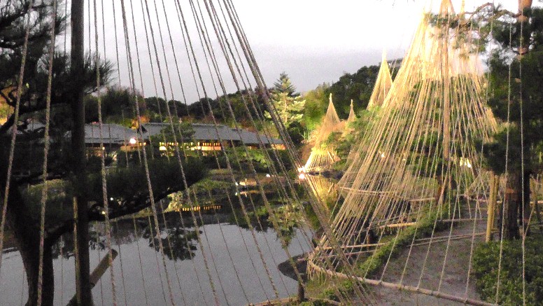 宇宙衛星から見た名古屋市（三地区） 名古屋市（南部） 名古屋市（北部） 名古屋市（東部） ウィキメディア・コモンズ経由で・文化勲章受章に際して 公表された肖像写真 吉野彰 ウィキメディア・コモンズ経由で・ストックホルム・コンサートホールでの