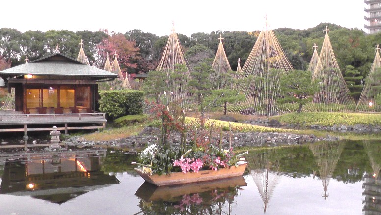 白鳥庭園特集(その1) 名城線神宮西駅下車が便利です。 白鳥庭園の紅葉第1部 2009年11月26日撮影。 第2部(161.7m) 第3部(234.0m) 白鳥庭園は、敷地面積約3.7ヘクタールと市内随一の規模を誇る 日本庭園として平成3年