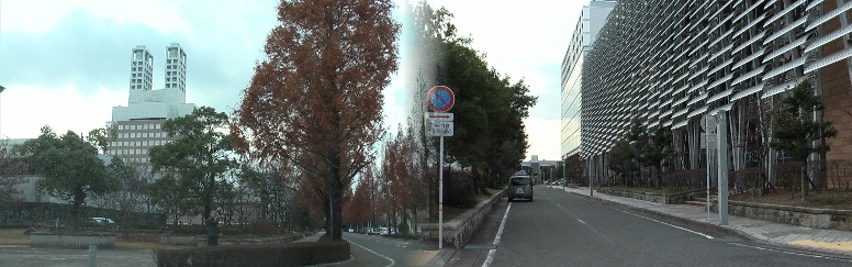 街道左手に巨大なビル群、「４００年前を見に行こう」と歩いていますが何とこの一角は 何十年先を見据えているのでしょう。IT産業の拠点、ソフトピア・ジャパンの企業団地。