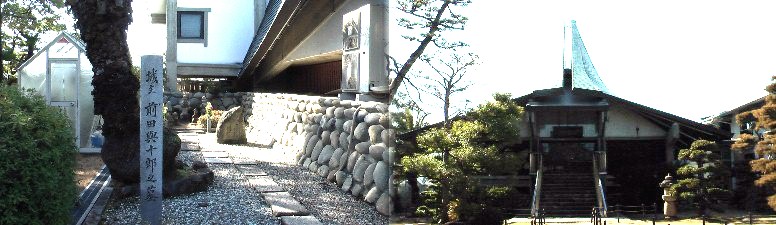 右は本堂。左は本堂左横にある城主・前田與十郎之墓です。前田速念寺由来拡大