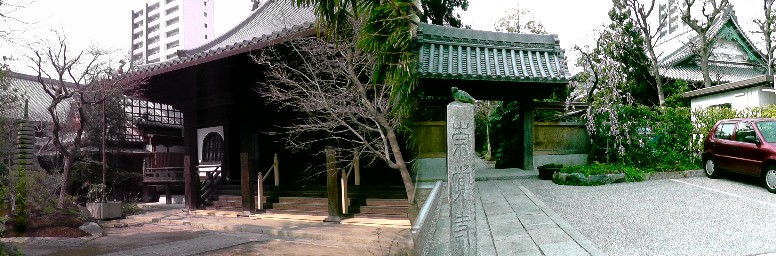 崇覚寺。本堂は平成27年国登録文化財です(左)。リンク:崇覚寺 崇覚寺