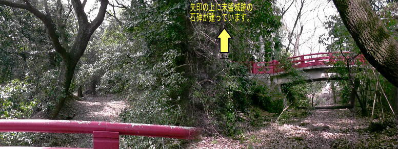 末盛城跡の土塁。室町時代末期平山城として原型に近い形で残されています。県内の貴重な史跡です。