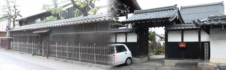 右、本正寺の山門は脇本陣（左、写真）の門を移築したものである。