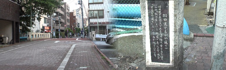 左写真：内川橋を渡りすぐ左折すると「するがや通り」である。