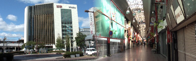 唯一屋根のある旧東海道といわれる諏訪神社前の表参道スワ栄。左は近鉄四日市駅前