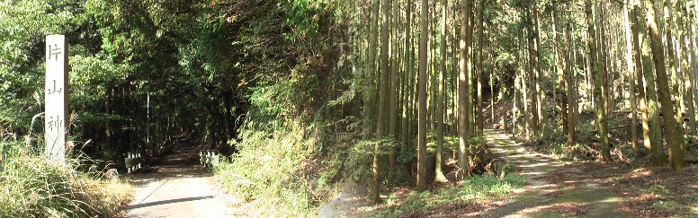国道１号線側道の旧東海道片山神社石標から鈴鹿峠に向かう。３回目の訪問で２０１１．１１．１撮影 片山神社