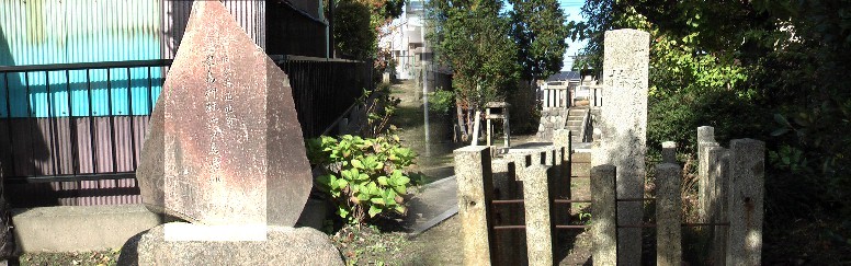 埋田の追分付近、右：「明治天皇小休止址記念碑」と左：「津島神社一の鳥居址」 埋田交差点を南西に入った場所の小さな神社（社名不詳）の境内にあります。 小さな神社（社名不詳）