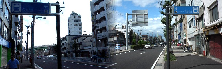 2022.08.13 日撮影。百日紅（さるすべり）の街路樹、9月半ば、 いまだピンクの花が咲く街並み。西区はもちろん名古屋市内でも数少ない百日紅の咲く美しい歩道です。 鶴舞線庄内通駅前、左は庄内通を浄心～丸の内方面を写す。右は緑地公園～上小