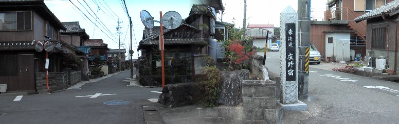 庄野宿京入り口にあります。