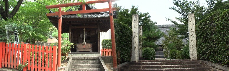 新福寺境内の出世稲荷大明神。