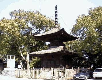 知立神社境内に建つ多宝塔 普通は寺院に 建っているのですが珍しい建物 当時の歴史の一端を垣間見る1997.11.6撮影