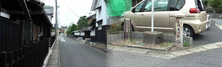 東海道手原村すずめ茶屋跡と付近の街並み。
