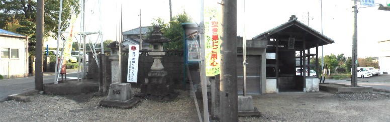 天王社と常夜灯。 天王社と常夜灯