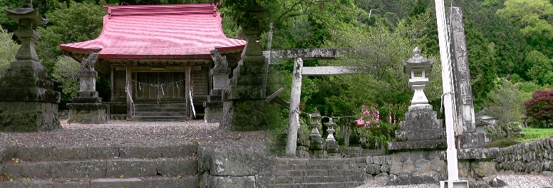 津島神社。津島神社（津島市）と下段の大龍寺との関連が深いのでしょうか。 全国に約３千の御分霊社が あるといわれます。 奥三河 のき山放送局 第79回 豊根村 下黒川花祭 津島神社