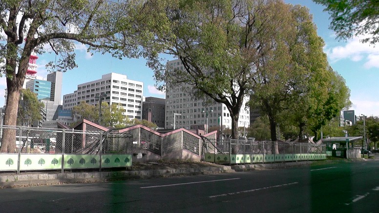 遅くなりましたがテレビ塔付近の風景が工事のため写真のようになっています。2019.4.2撮影 テレビ塔南付近。 左：NHK。右：愛知芸術文化センター。 中日ビル方面（このビルも閉館。改築されます） テレビ塔付近の様子 2019.4.2撮影。