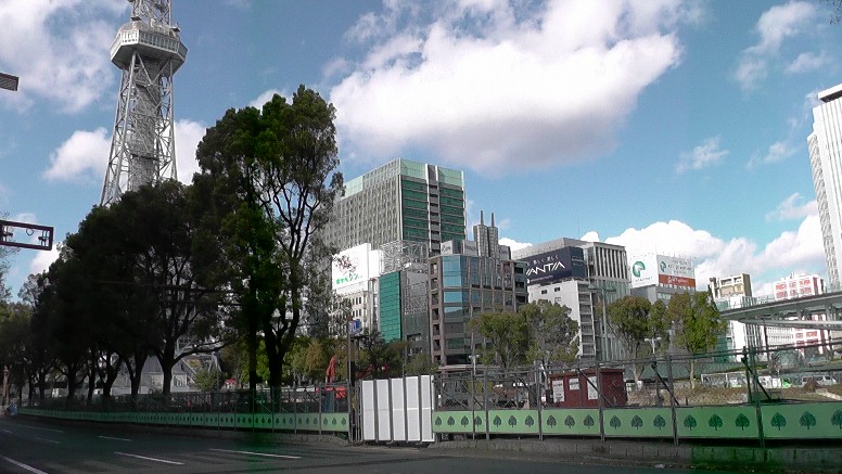 遅くなりましたがテレビ塔付近の風景が工事のため写真のようになっています。2019.4.2撮影 テレビ塔南付近。 左：NHK。右：愛知芸術文化センター。 中日ビル方面（このビルも閉館。改築されます） テレビ塔付近の様子 2019.4.2撮影。