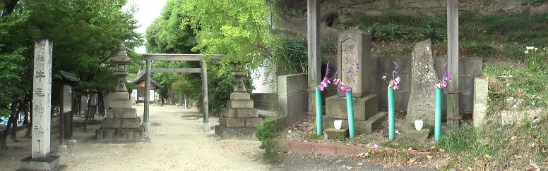 牛毛神社。右は参道右土手下にある明和6年(1769年)に奉納された庚申塚で胡蝶らんの 真新しいのが印象に残ります。 牛毛神社由緒拡大