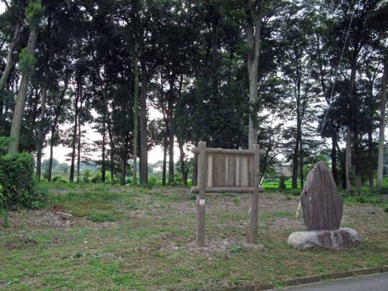 内牧塚内古墳群(埼玉県春日部市)。 クリエイティブ・コモンズ 表示-継承ライセンスの下で利用可能です 内牧塚内古墳群。 内牧塚内古墳群