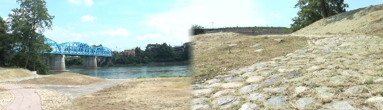 渡船場へ向かう石畳道路。ブルーの橋は太田橋。 渡船場