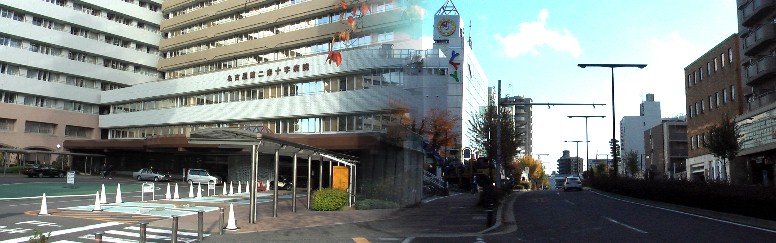 駅と直結する名古屋第二赤十字病院（左）と病院前から南、八事駅方面を撮る。
