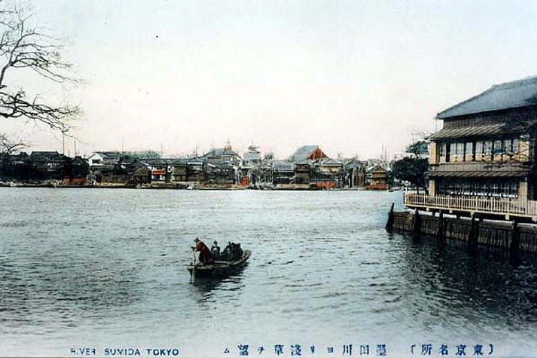 隅田川より浅草を望む（山の宿の渡し）／東京名所絵葉書。 クリエイティブ・コモンズ 表示-継承ライセンスのもとで利用できます