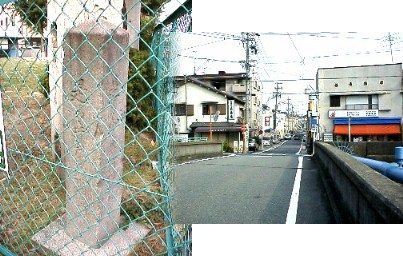 山崎橋から呼続の町並み（旧東海道）を見る。呼続～笠寺を経て鳴海へ行く。 この橋の東北角に写真左の道標がある。風化がひどく見にくいが 「是より井戸田村へ」、南面は「是より師長」の字までは判別でき るがあとは読めない。また橋より約300メートル
