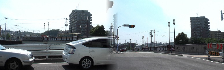 広重画検証：吉田橋を描いた場所はこの方向(元町から)と思われます。 画の中ほど石灯篭の横小さく見える道標が下段の妙秀寺のものです。