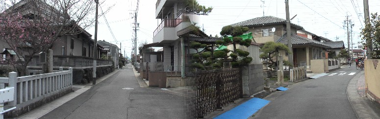 烏池（うのいけ）秋葉堂の前の街並み。